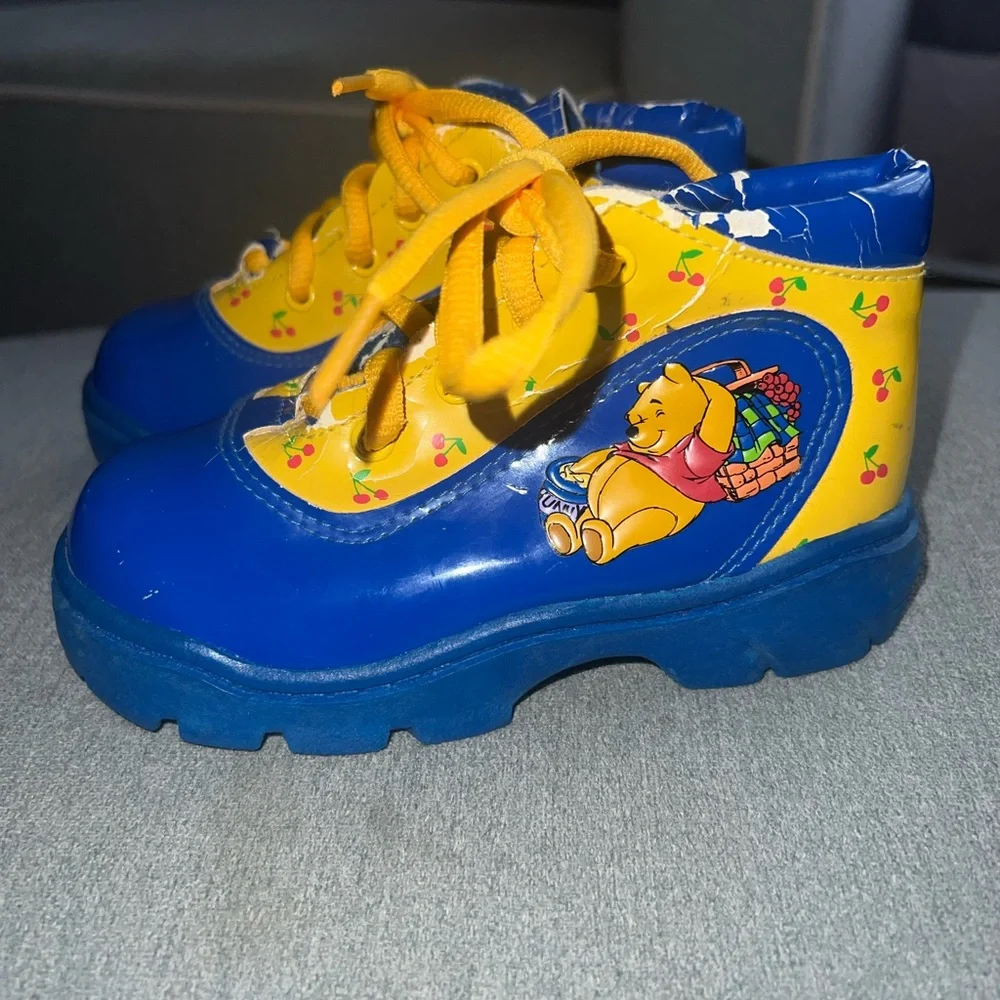 Vintage Winnie the Pooh size 9 kids boots - Picture 2 of 9
